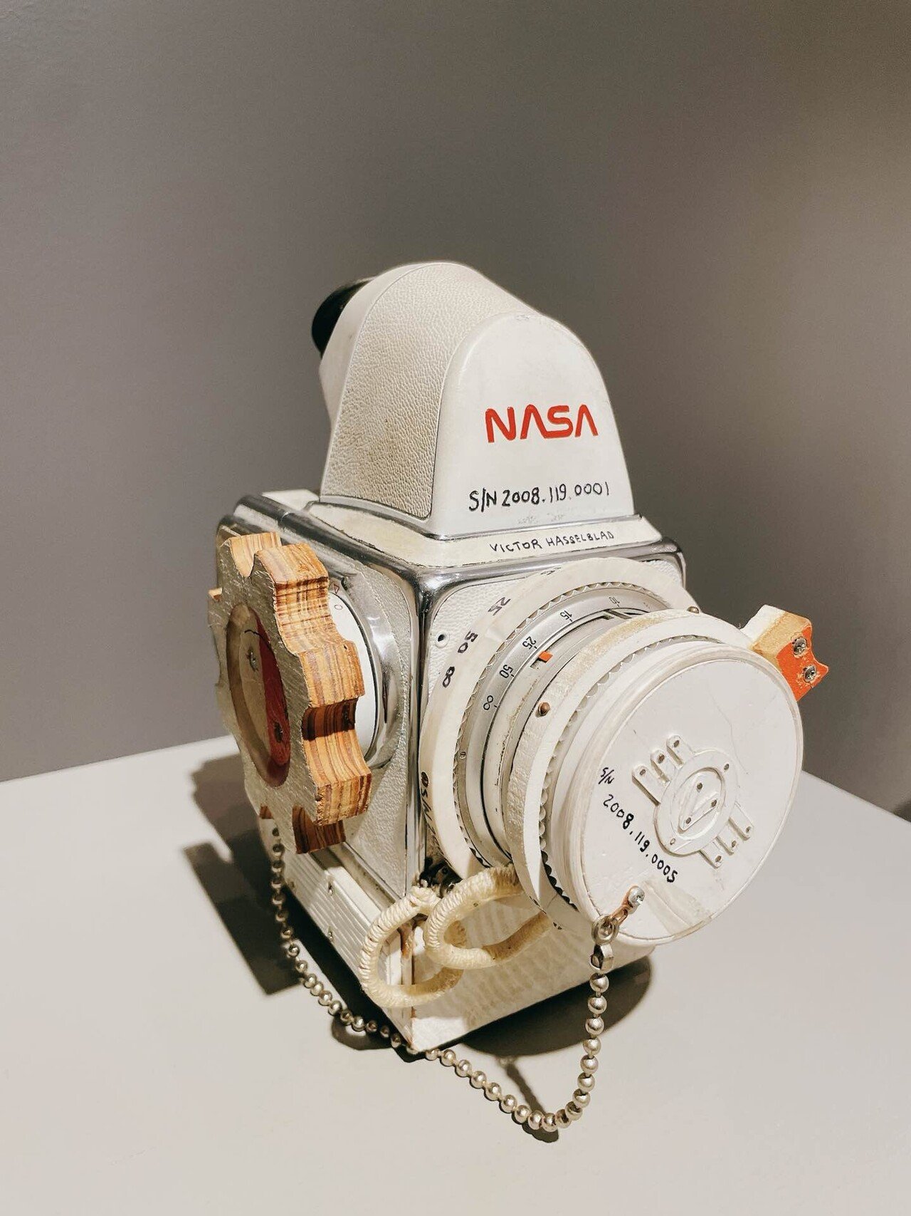 【超希少】 Tom Sachs トムサックス フィルムカメラ カメラ ソウル限定 トムサックス個展「Tom Sachs Space Program: Infinity」｜yuu
