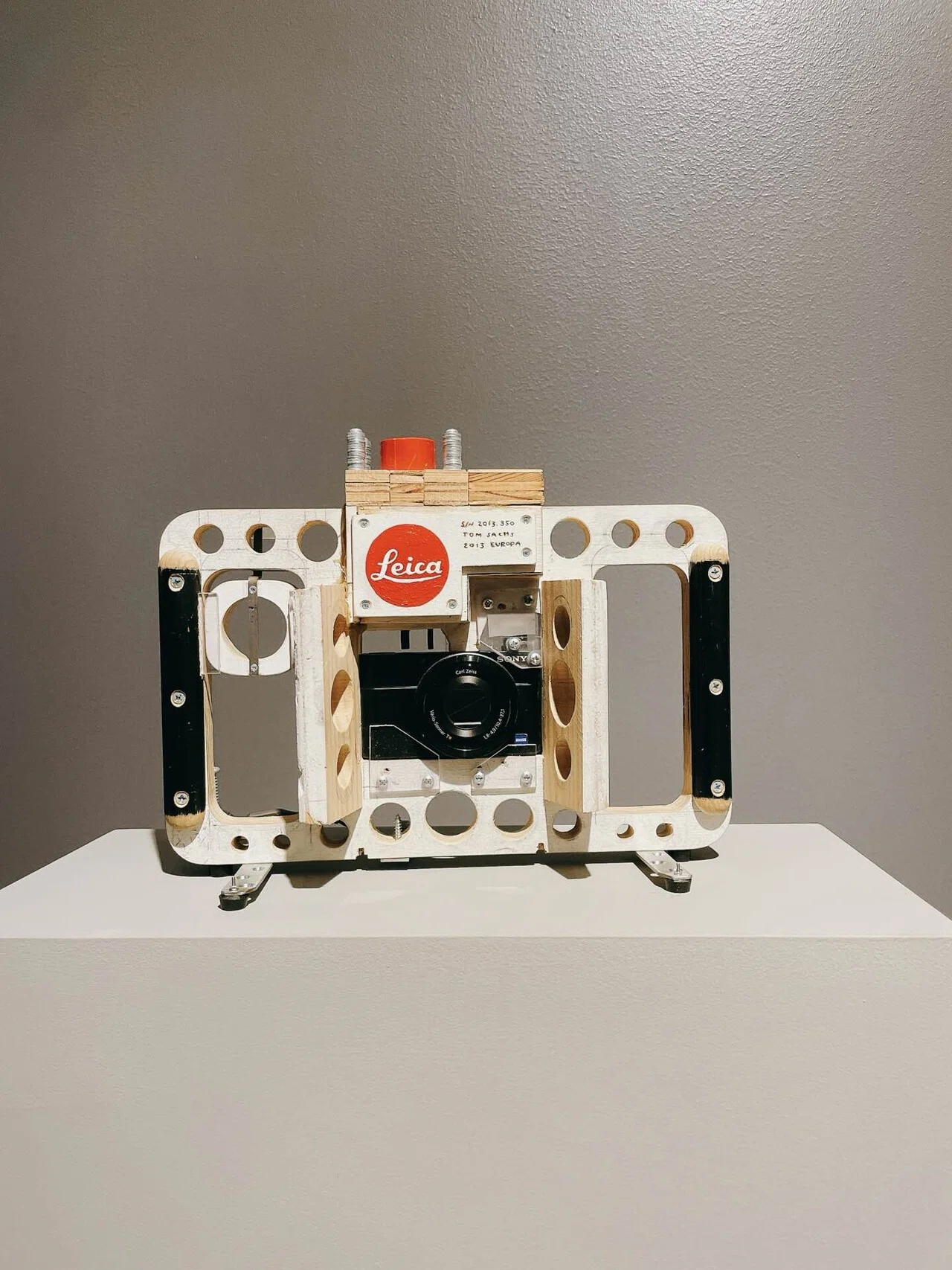【超希少】 Tom Sachs トムサックス フィルムカメラ カメラ ソウル限定 トムサックス個展「Tom Sachs Space Program: Infinity」｜yuu
