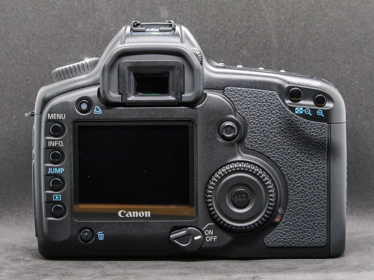 なぜ今、初代5Dを買ったのか〜フラグシップの隣に、初代5Dを置く理由