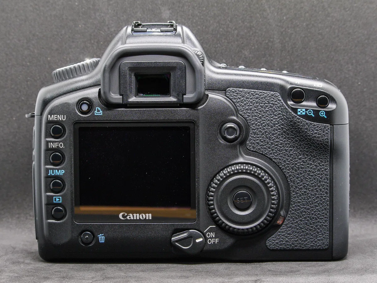 なぜ今、初代5Dを買ったのか〜フラグシップの隣に、初代5Dを置く理由