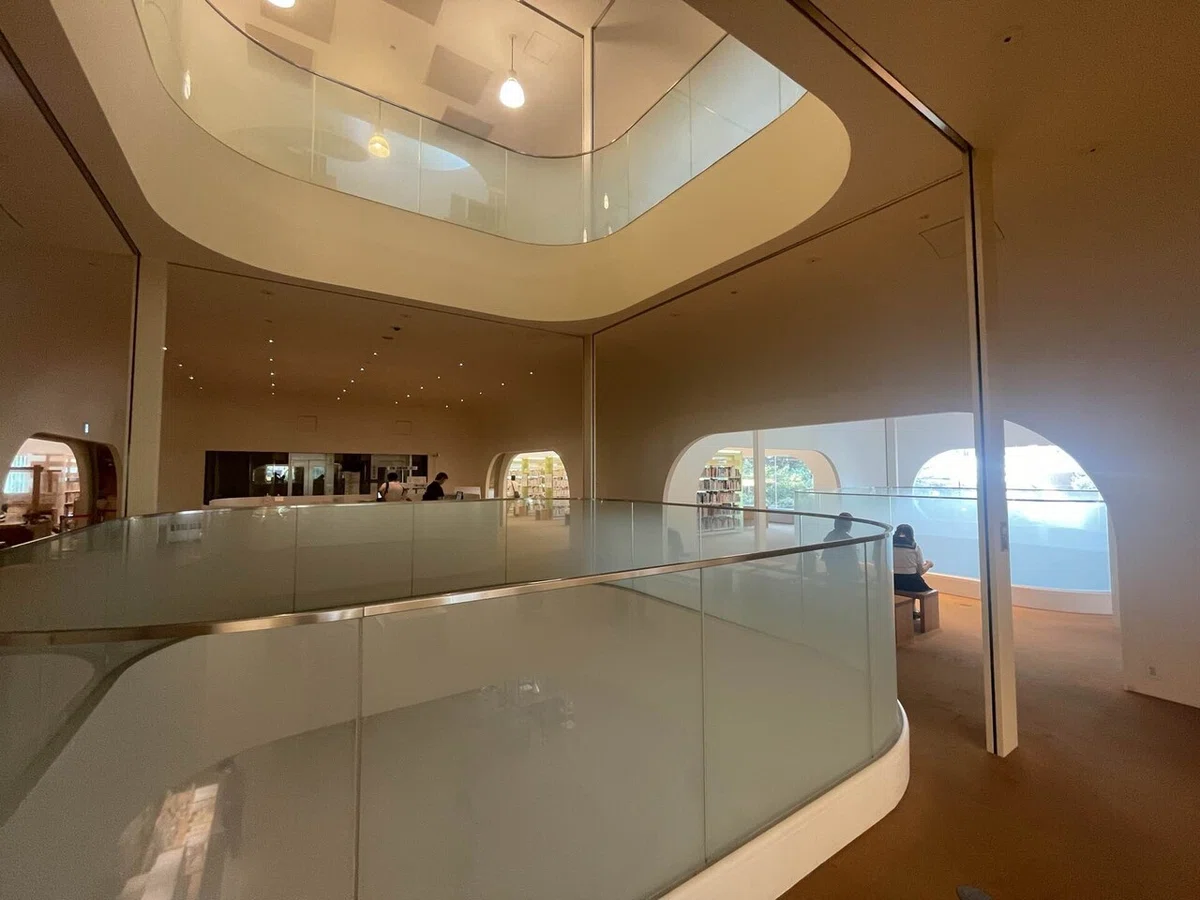 【建築巡り】分ける事で繋がる空間_学会賞作品_武蔵野プレイス(kwhg アーキテクツ)|ぬるま湯設計者