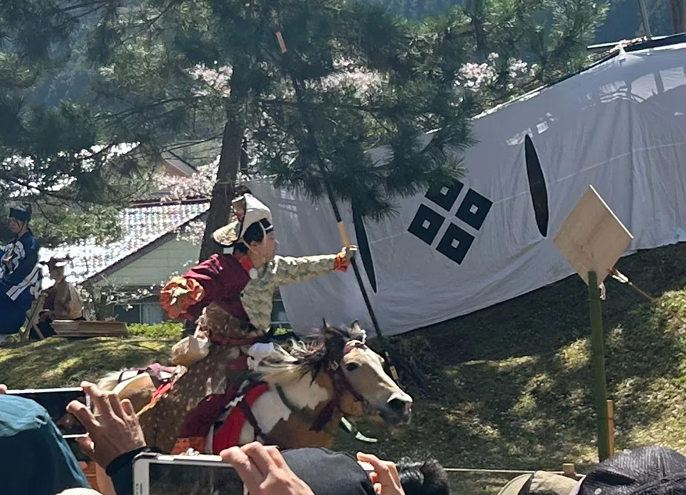 津和野鷲原八幡宮の流鏑馬神事を見学｜星への旅人