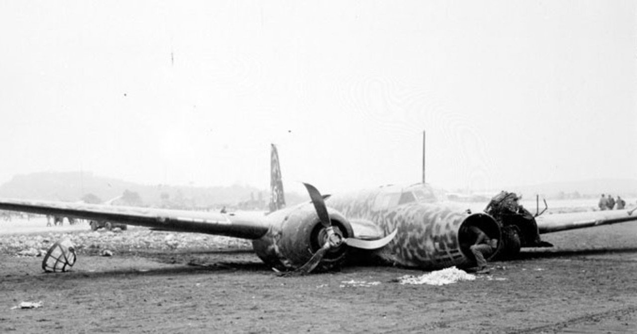 【沖縄戦:1945年5月24日】「二二一一飛行場突入」─義烈空挺隊の強行着陸 「人間爆弾」となりただ死ぬことだけを強制された空挺隊員たち