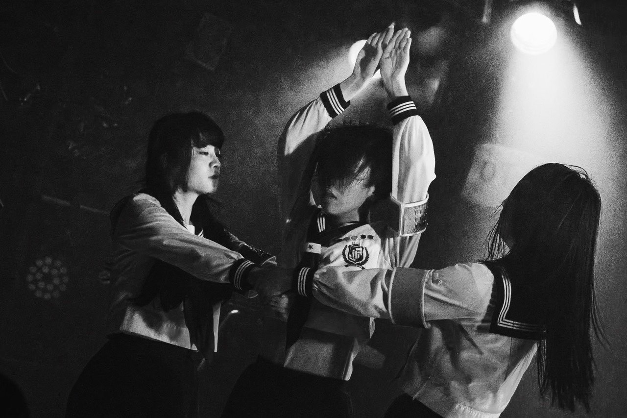恋の遮断機】ライブ写真｜ATARASHII GAKKO! - 新しい学校の
