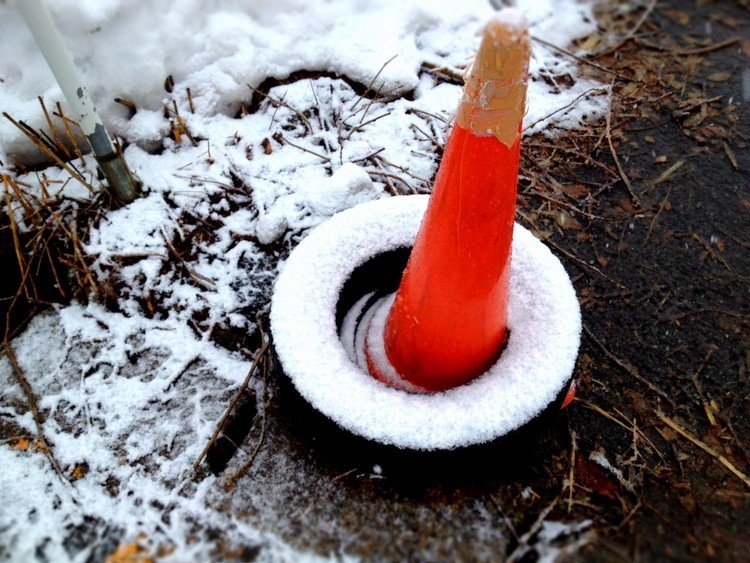 赤・白・黒…3月に入り名残雪