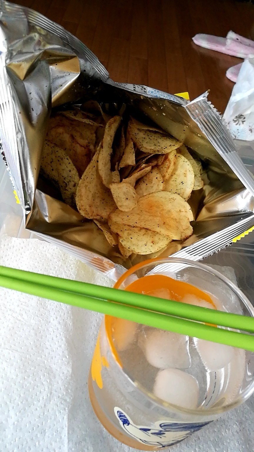 ポテチを箸で食べると手が汚れなくて良い ちょんわ Note ポテチを箸で食べると手が汚れなくて良い ちょんわ Note