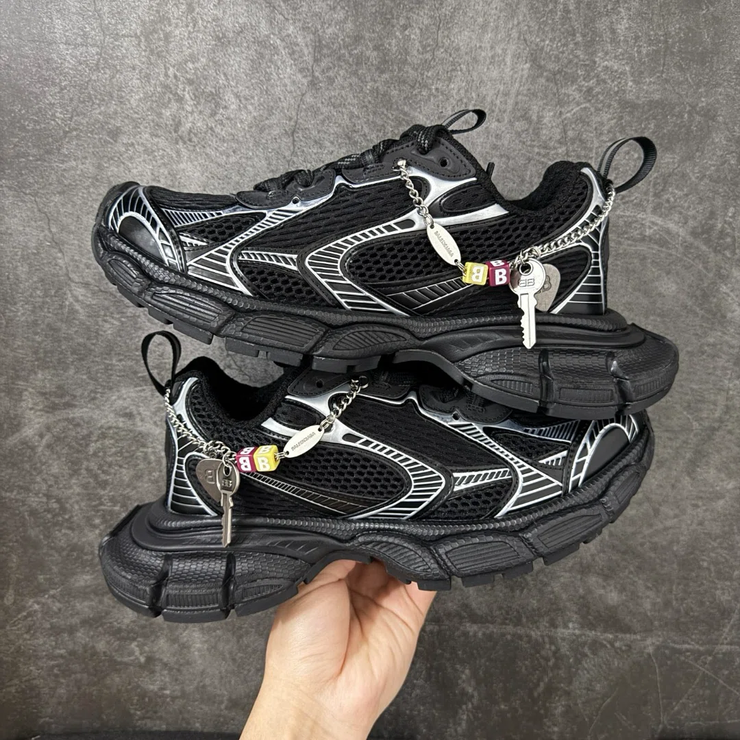 バレンシアガ 3XL スニーカー（チャーム付き）734734W3XCN1000｜Fog Kicks