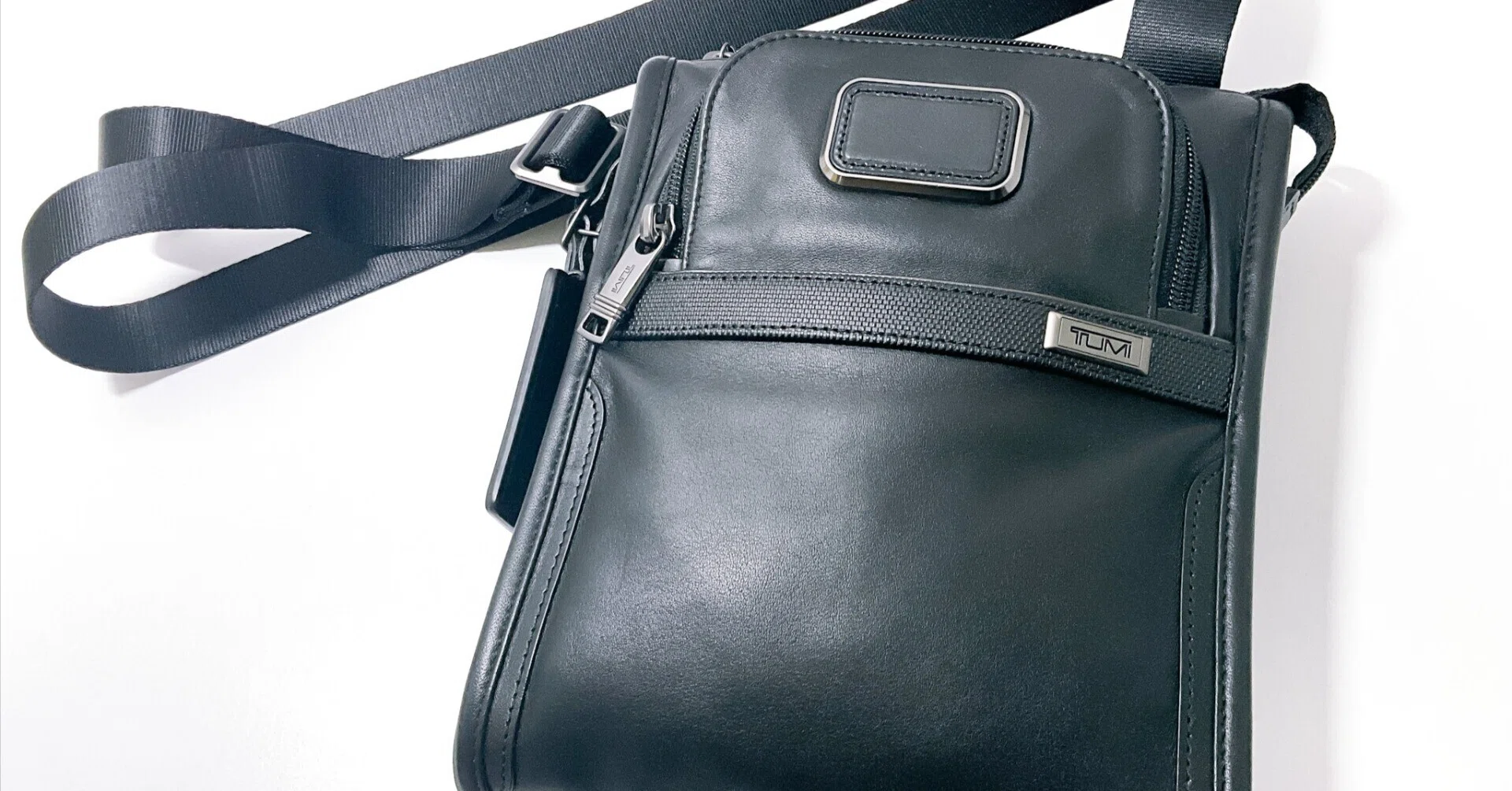 TUMI「ポケット・バッグ・スモール」のレザーver.を購入したので