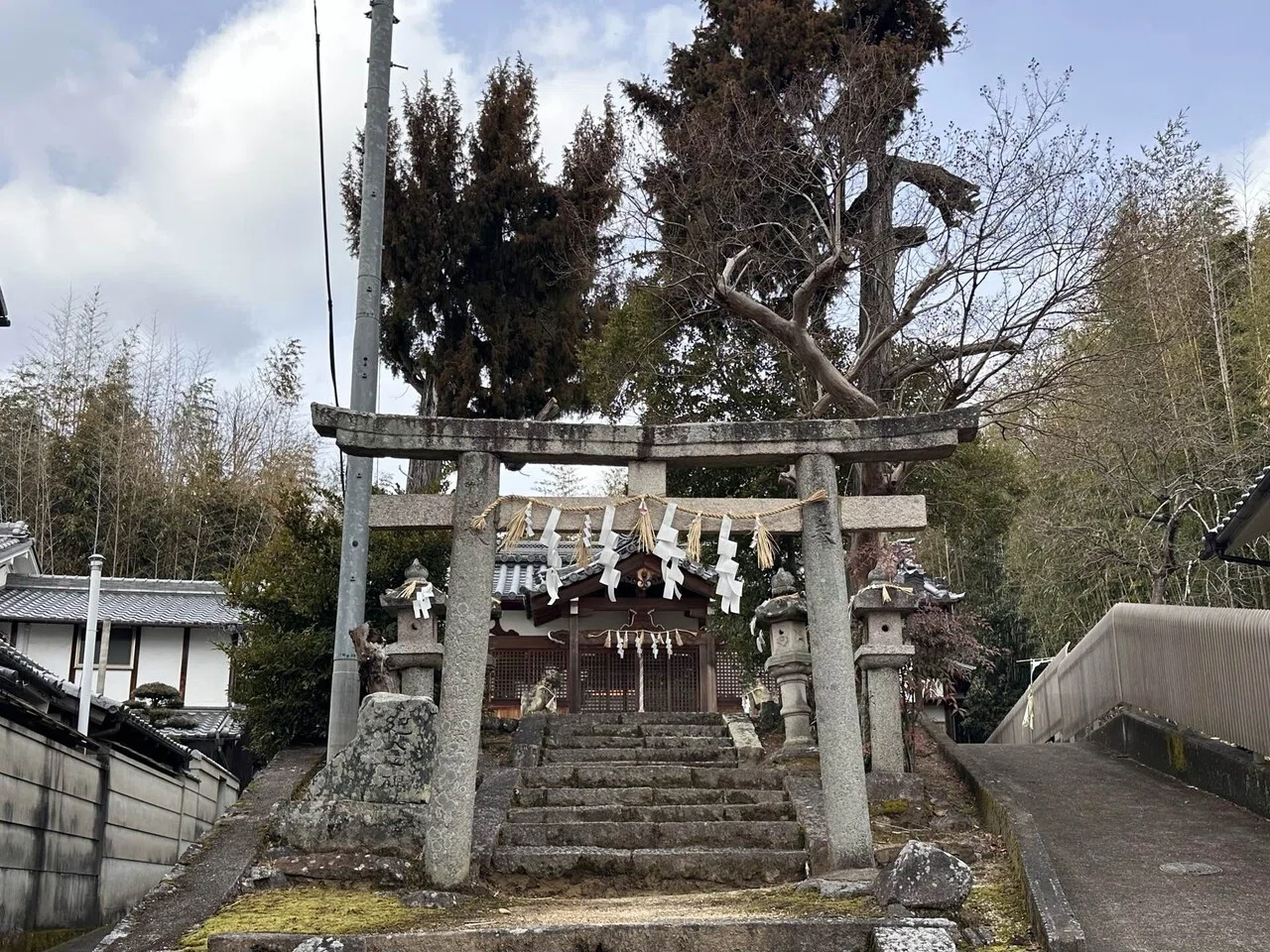 5176 厳島神社 奈良県香芝市五ヶ所｜日本中全ての神社に参拝しようとする男