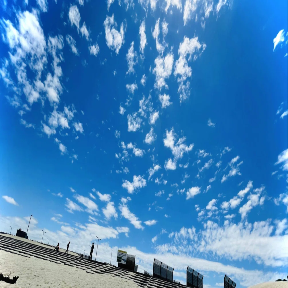 エッセイ 辛いときには青空を眺めてみましょう｜穂村武