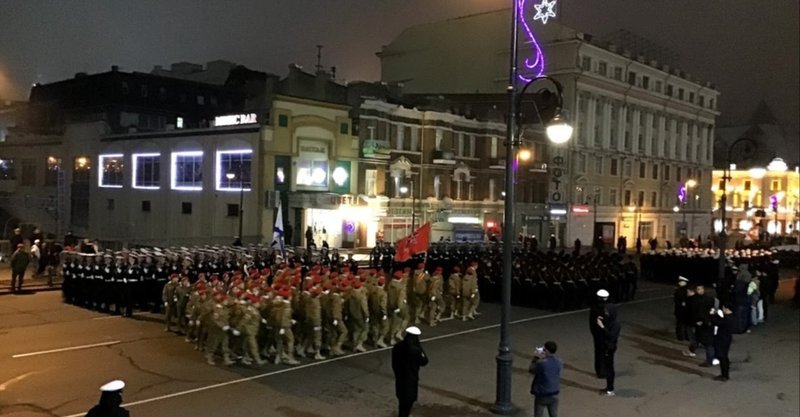 夜の街で軍事パレード ～極東ロシア紀行④