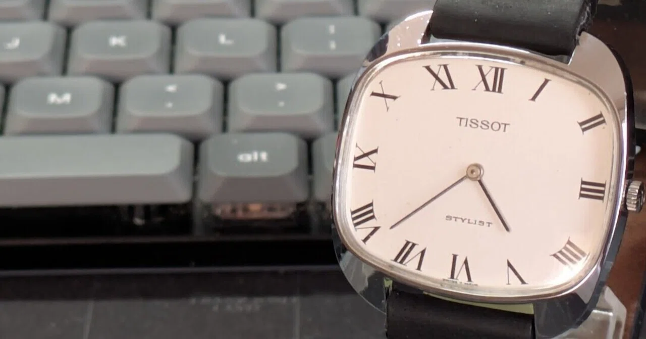 No.445 | Tissot | Stylist | 脱いだらナカミはアノ時計｜とある猫好き