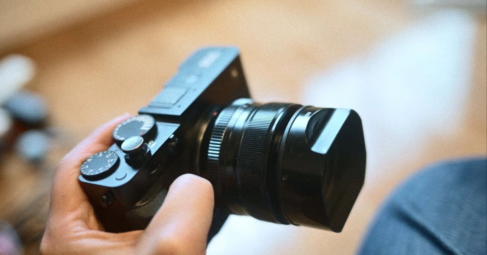 コンパクト志向のカメラ最適解——X-E5、Zf、そしてフォクトレンダーに