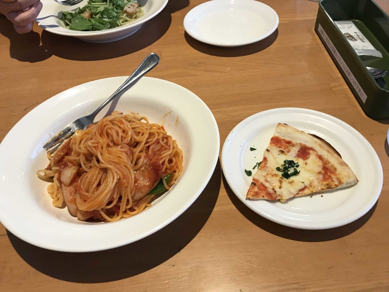 お店の買い物中 その前に軽く腹ごしらえ 腹ごしらえ ポポラマーマ パスタ なんば メンズエステ Break ブレイク ひゅうまくん メンズエステ Note