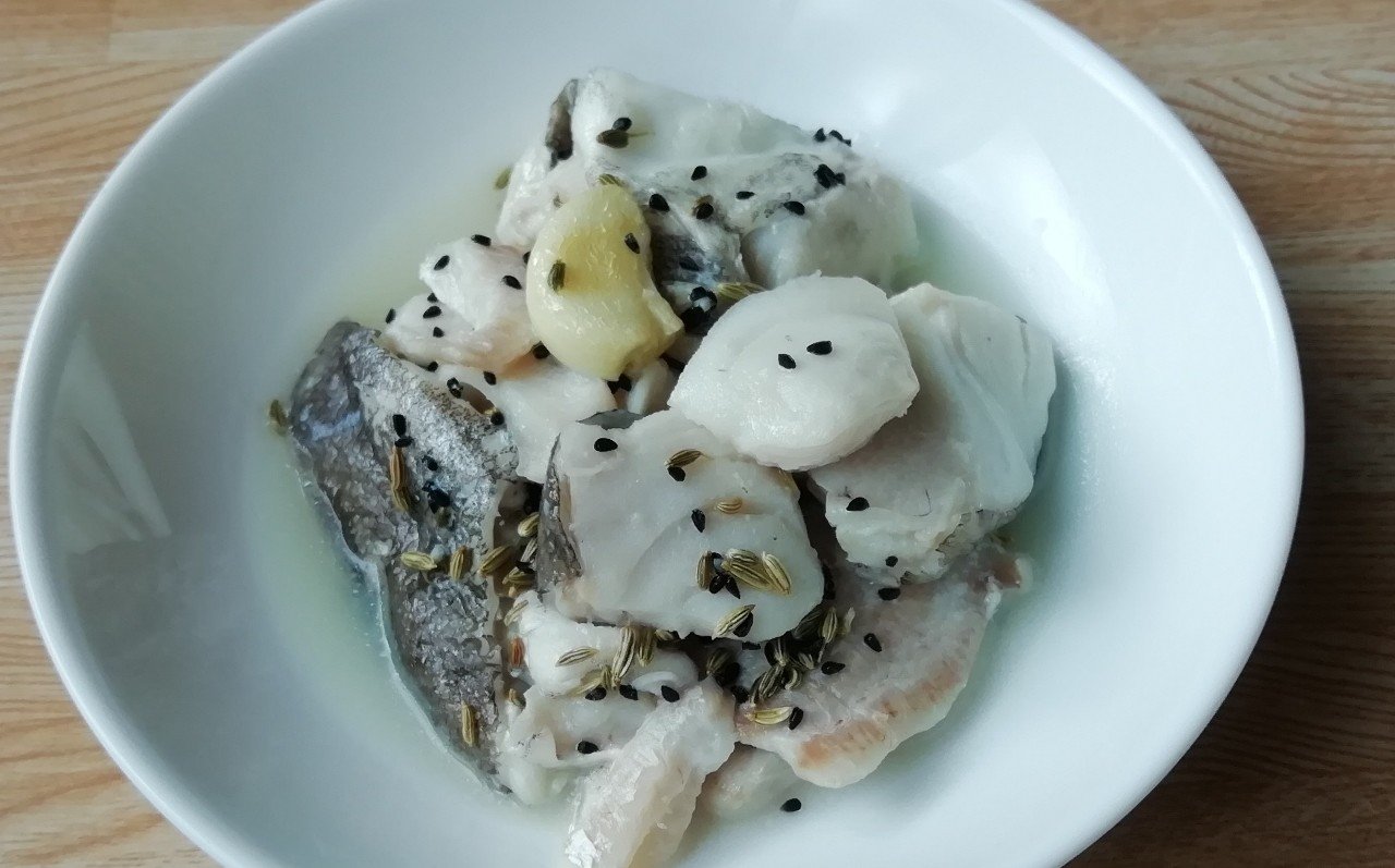 蒸し魚とスパイスソース とパンチフォロン 香ずし Note
