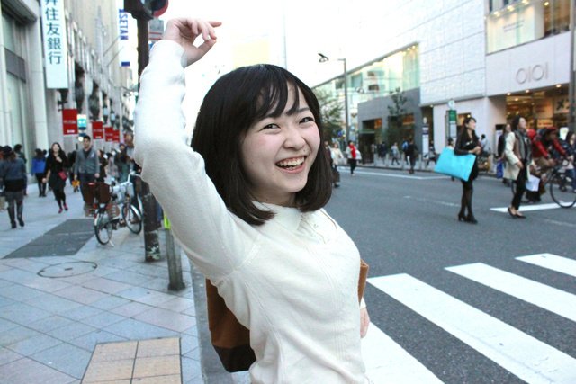新宿の歩行者天国で恋チュンを踊りだすすがわさん