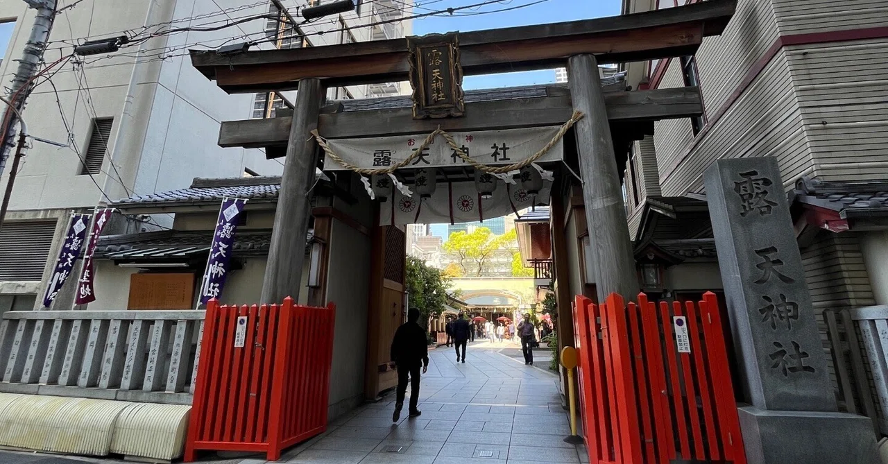 都会の喧騒に咲く恋の聖地。大阪・お初天神で歴史と縁結びを辿る旅の一コマ|エリザベスたえ