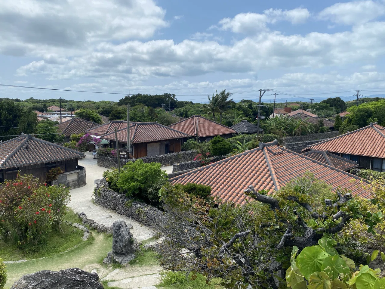 沖縄の原風景」が竹富島だけにある理由（重伝建⑦）｜梵凡（ぼんぼん）