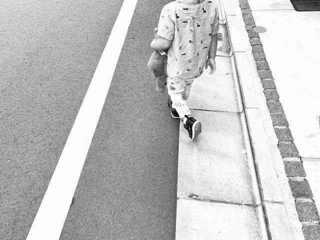 子供は朝から元気です 最近日課の散歩で なぜかぬいぐるみを抱えて散歩するという謎の行動を始めました 子供達の発想が 面白い 自分も意味 のない無駄な行動をあえてしてみようかと最近思います 無駄から学 Kei Note