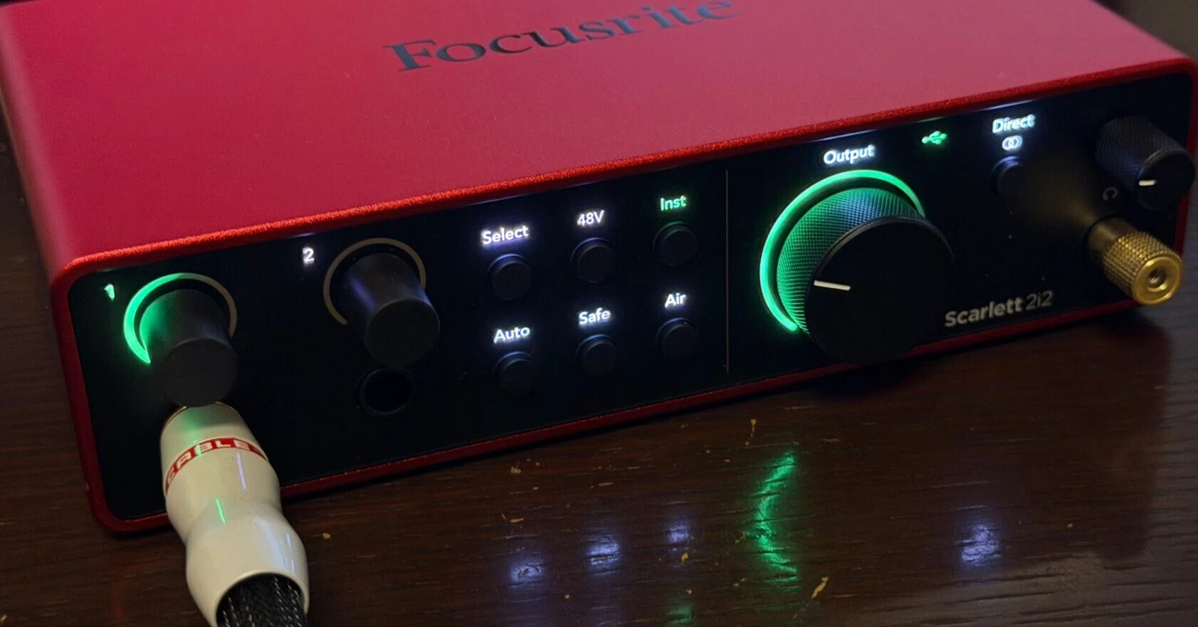 Focusrite Scarlett 2i2 第4世代 gen4 scarlett-2i2-top-image-2400-