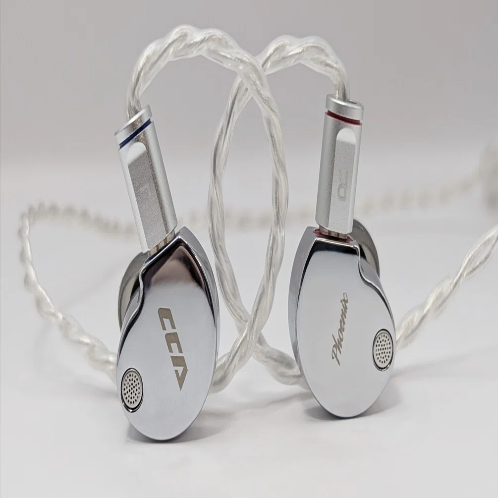 CCA Phoenix Review: A 'Zero-Flavor' Earphone That's Handy to Have