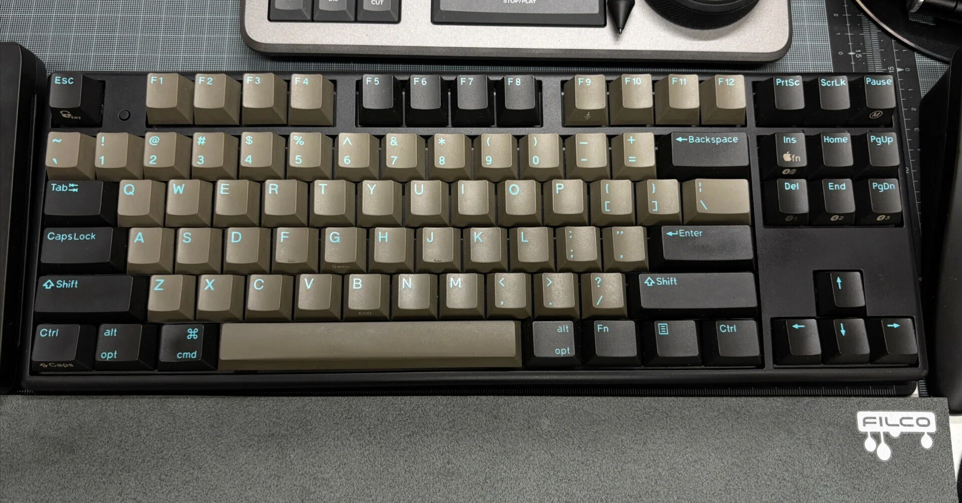 備忘録】NiZ Plumキーボードが不調？ファームウェアとアップグレードの
