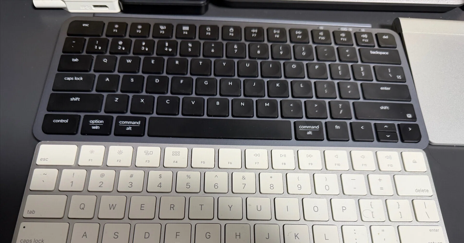 MacBook Air愛好家のキーボード選択。自宅では外部ディスプレイによる 