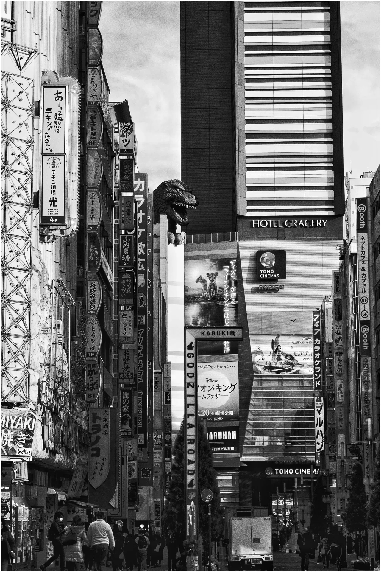 もうカメラなんてやめてしまおうか｜🅣ⓄⓀⓎⓄ Ⓢ🅣ⓇⒺⒺ🅣 🄿🄸🅇