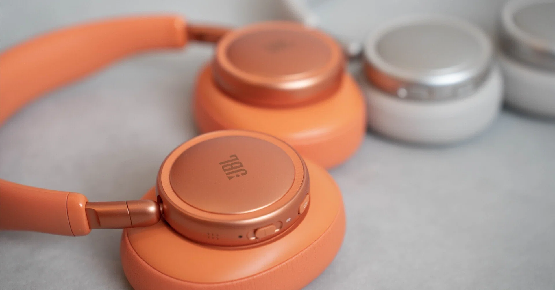 JBL LIVE 780NC / 680NCレビュー｜7年ぶり刷新のJBL最新ヘッドホンは