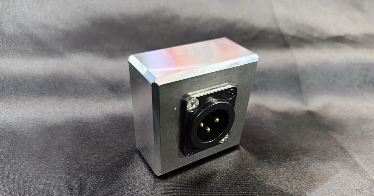 XLRはんだ付け　補助スタンド XLR,TRSコネクタはんだ付け用スタンドの製作と量産｜謎田製作