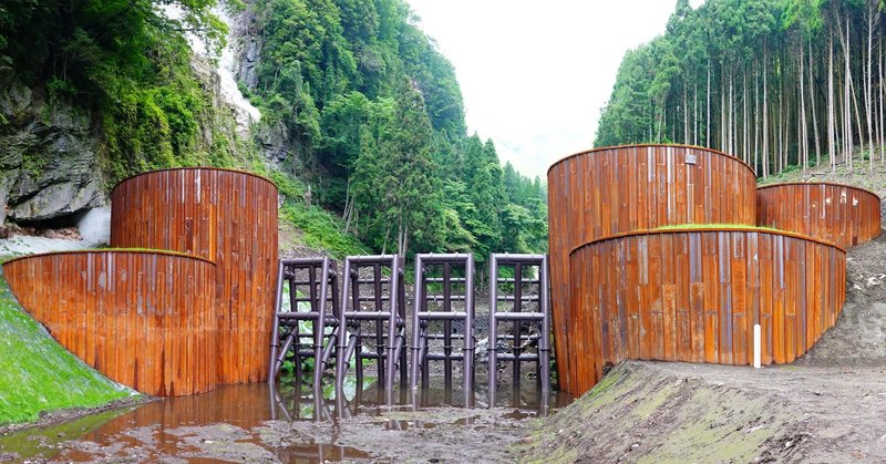 阿蘇の山中にたたずむ「谷止工」