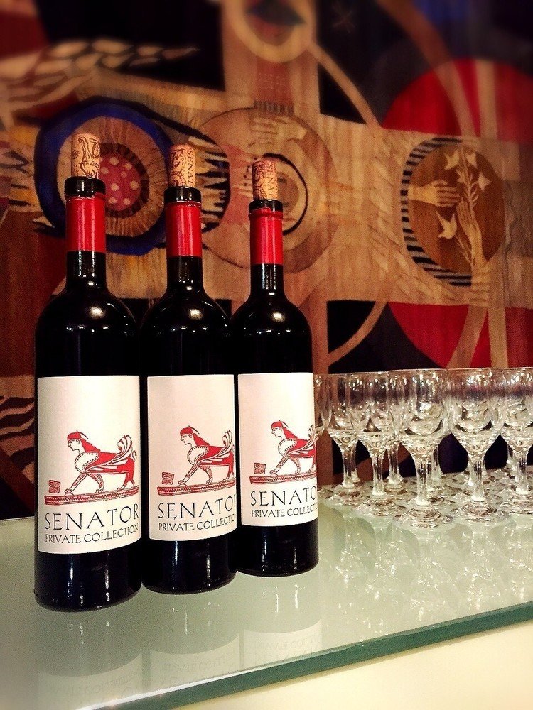 #wine #romania 先月大使館イベント
http://go2rumania.exblog.jp/25339047/ で飲んでいただいたワイン。ルーマニアワインビギナーにもお勧め、ルーマニアの品種がしっかり味わえます💕
4月までの特別セット作ってもらいました
http://www.pr-wine.jp/ca75/376/p-r75-s/
#ルーマニア #ワイン #大使館