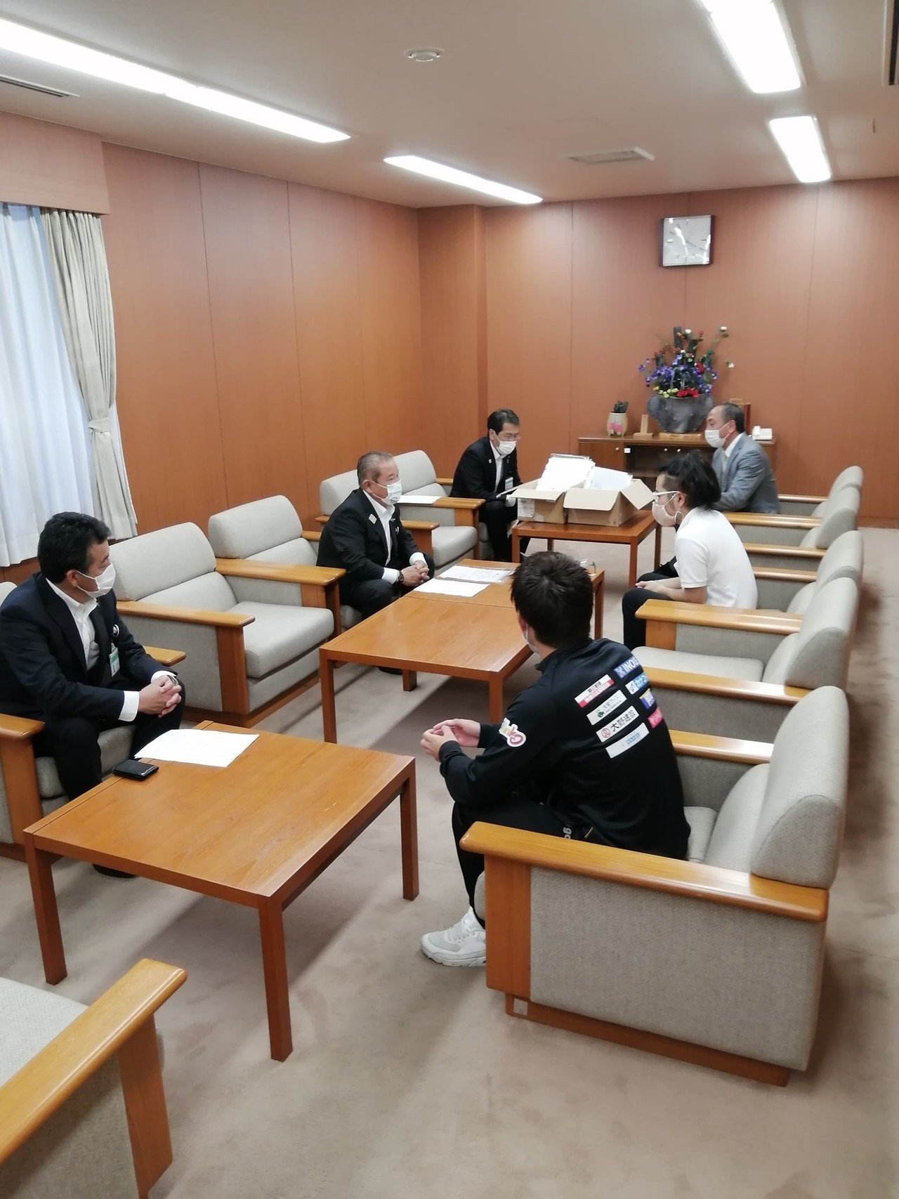 チームカラーに合わせたフェイスシールドを届ける活動 だんちょ コロナ禍にjリーグができる社会支援を考えるサポーター Note