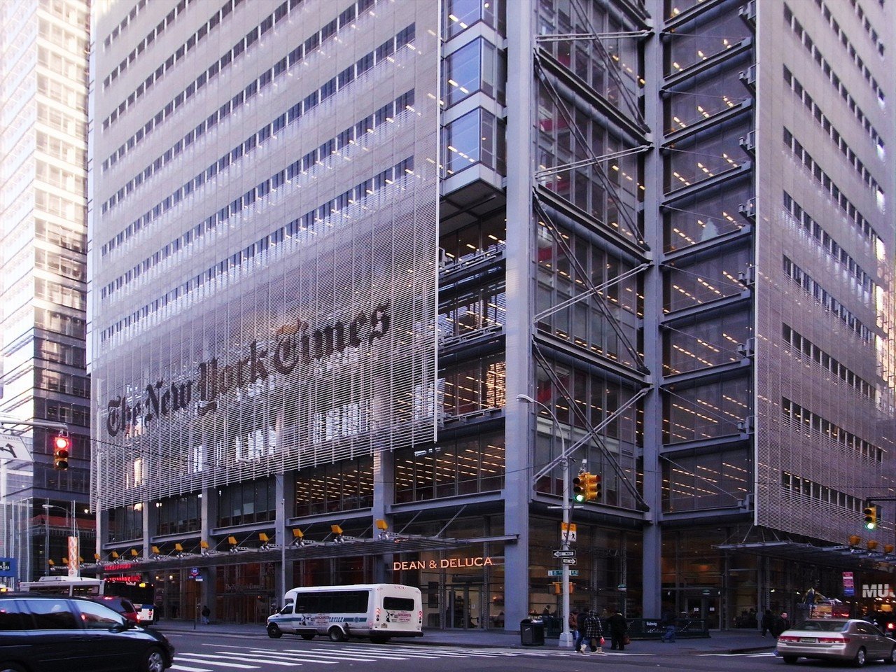 繊細な超高層 ニューヨークタイムズビル（建築物語13)｜ぱなおとぱなこ