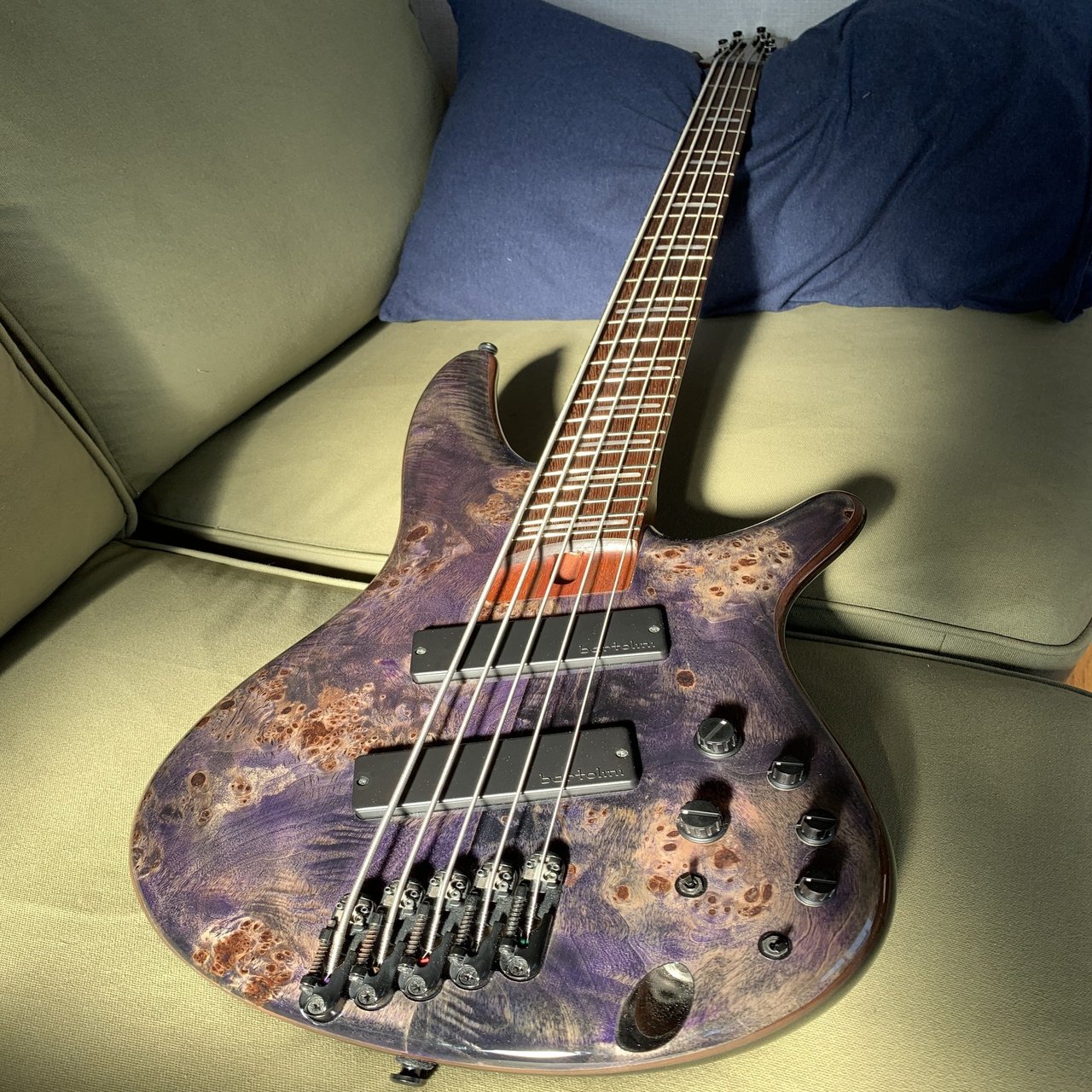 ファンフレットって弾きにくくないの？→多弦ベースにこそオススメ