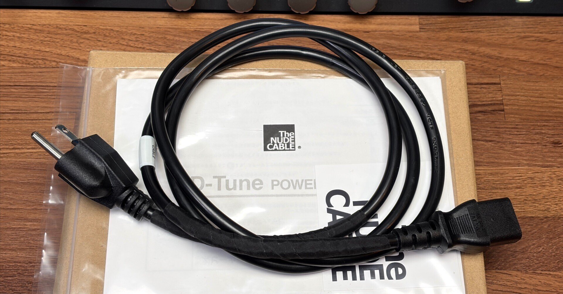 NUDE-CABLE D-Tune PRO 電源ケーブル The NUDE CABLE D-TUNE スタンダードをレビュー。5000円の電源ケーブル