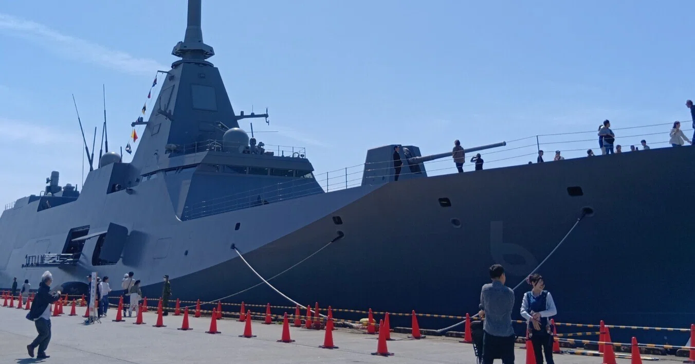 海上自衛隊の最新ステルス護衛艦「あがの」を見てきた！｜エビちゃん
