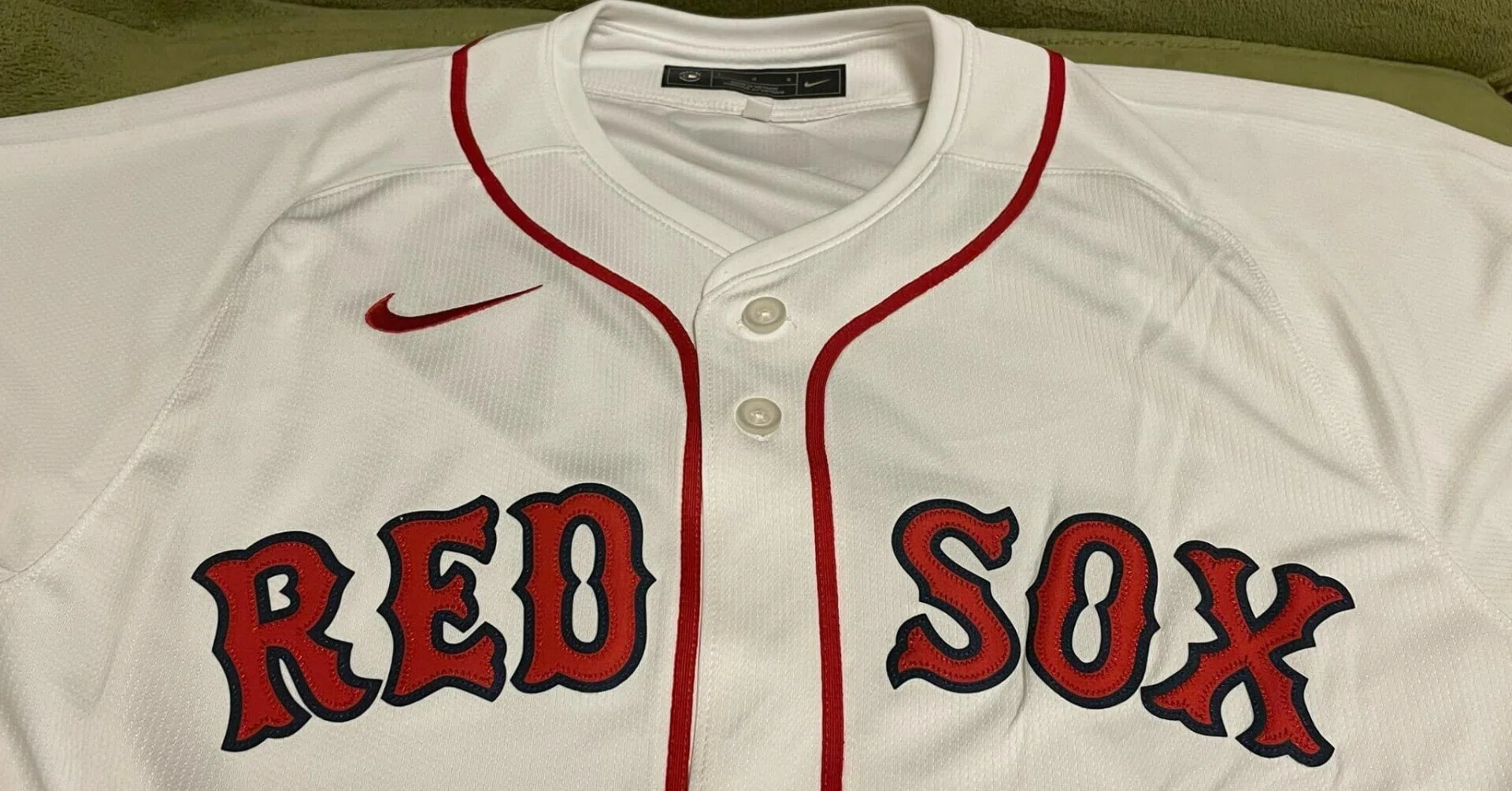 Boston Red Soxのグッズを日本で買って、Bostonに向かうのはどうかな 