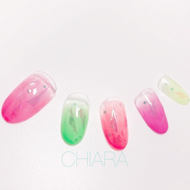 クリアネオンで奥行キレイな 元気ネイル のご紹介 ネイルデザイナー Chiara Nails Note