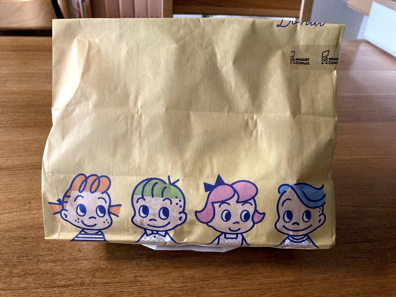 久しぶりのミスドです 緊急事態宣言が解除されたので買いに行きました 袋が懐かしのハラダオサム氏でかわいい 折ったところにドーナツのイラスト も並んでいて癒されました Bird Note