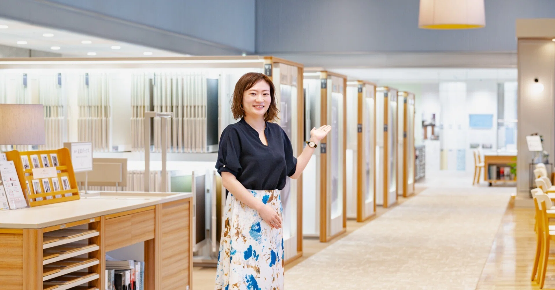 壁紙も床材もカーテンも。選ぶ楽しさが広がる、サンゲツショールームへ 