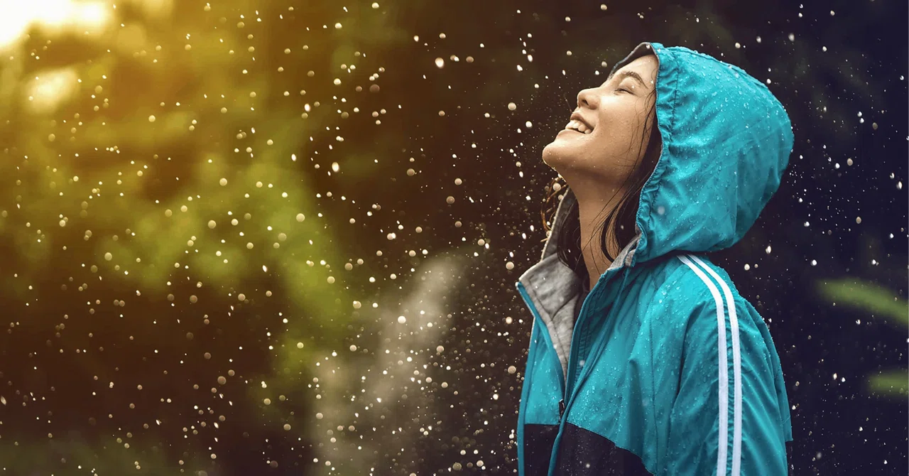 最新 | 雨の日に外を歩く4つの健康メリット : 気分と脳への意外な働き