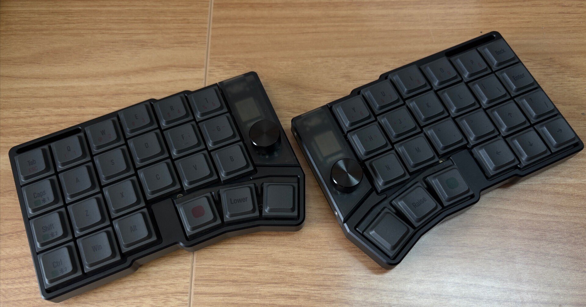 【美品】JezailFunder Cornix LP ブラック Cornix LP 無線 分割キーボード アルミ筐体 Bluetooth対応 ロー