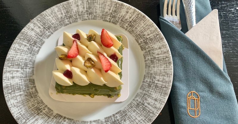 緑のトンネルをくぐって向かう素敵なケーキが揃うカフェ 三上ナミ Note 緑のトンネルをくぐって向かう素敵なケーキが揃うカフェ 三上ナミ Note