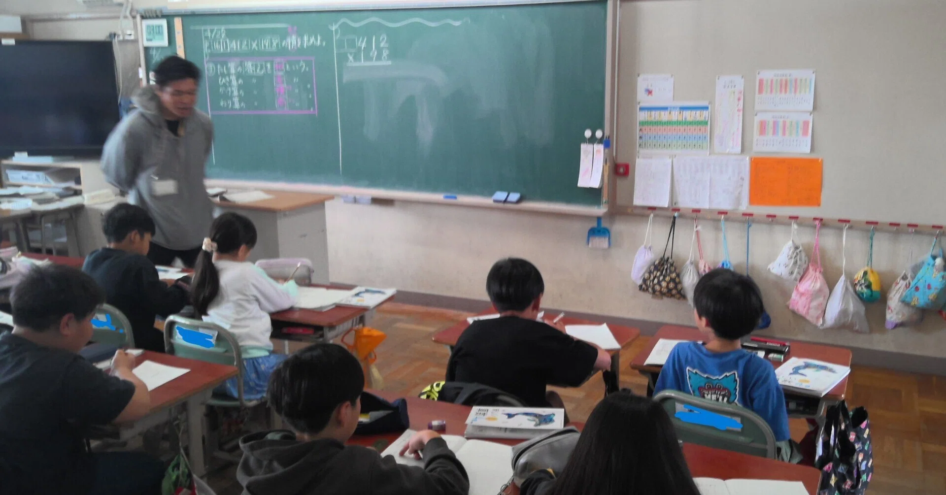 4.22 学校の様子（3年算数、4年算数）｜箕面市立中小学校