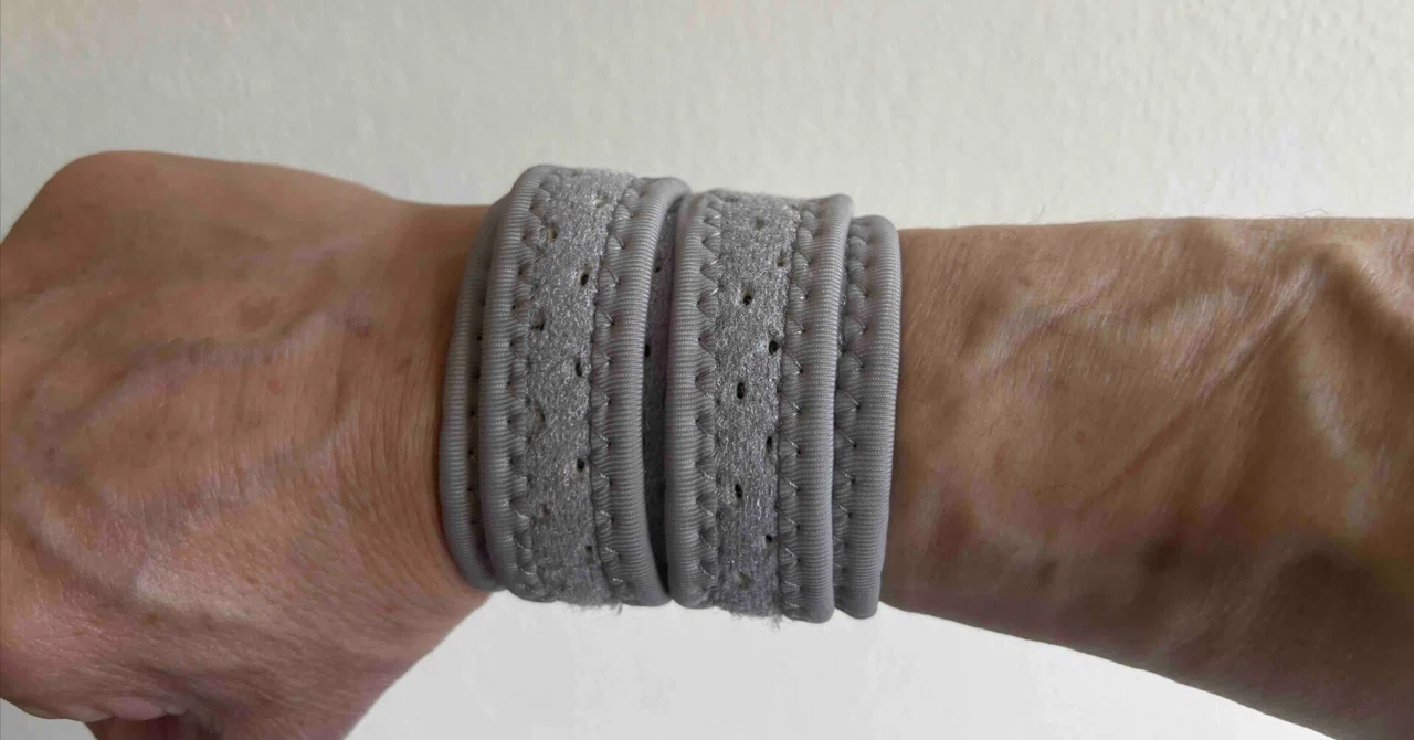 I want to move freely while suppressing wrist pain. I looked into ...