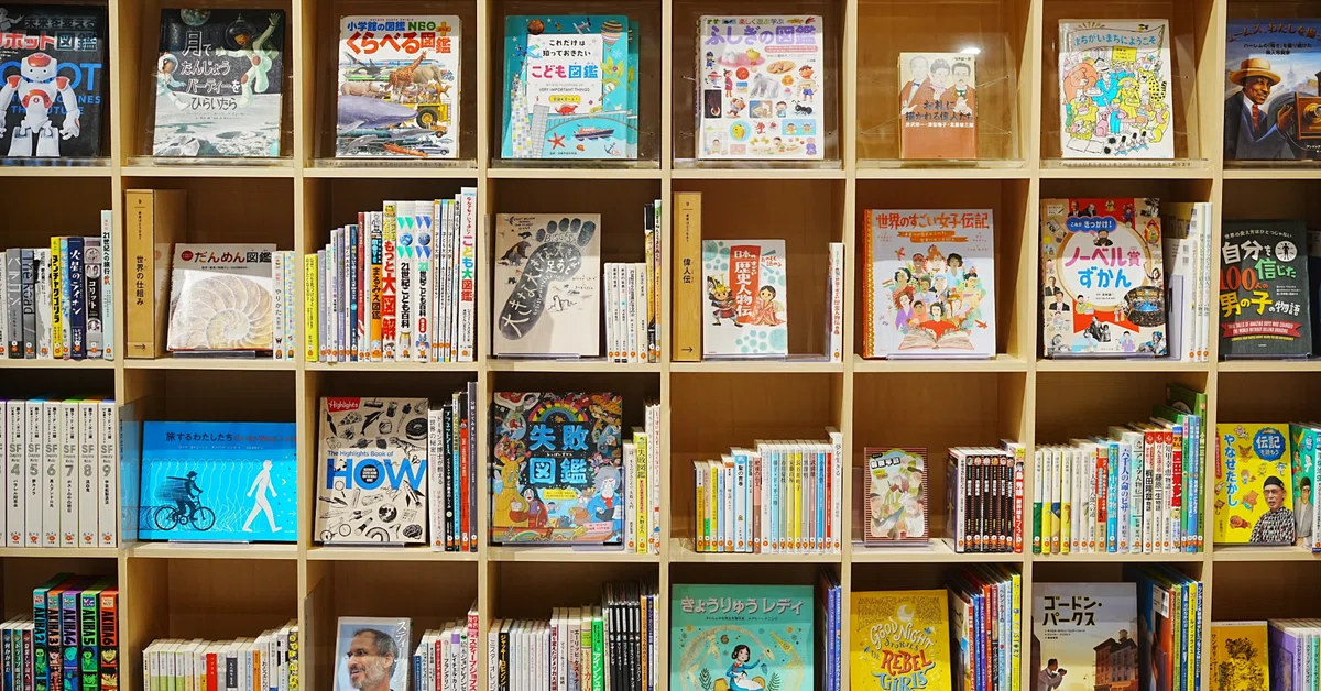 Deciding on the Book Cover｜Levon