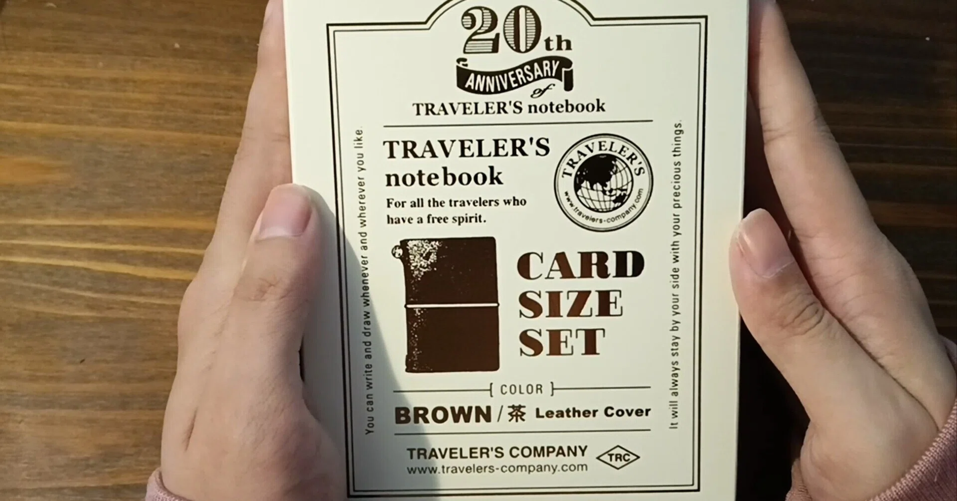 トラベラーズノート20周年カードサイズがやってきた！｜伊吹 藍
