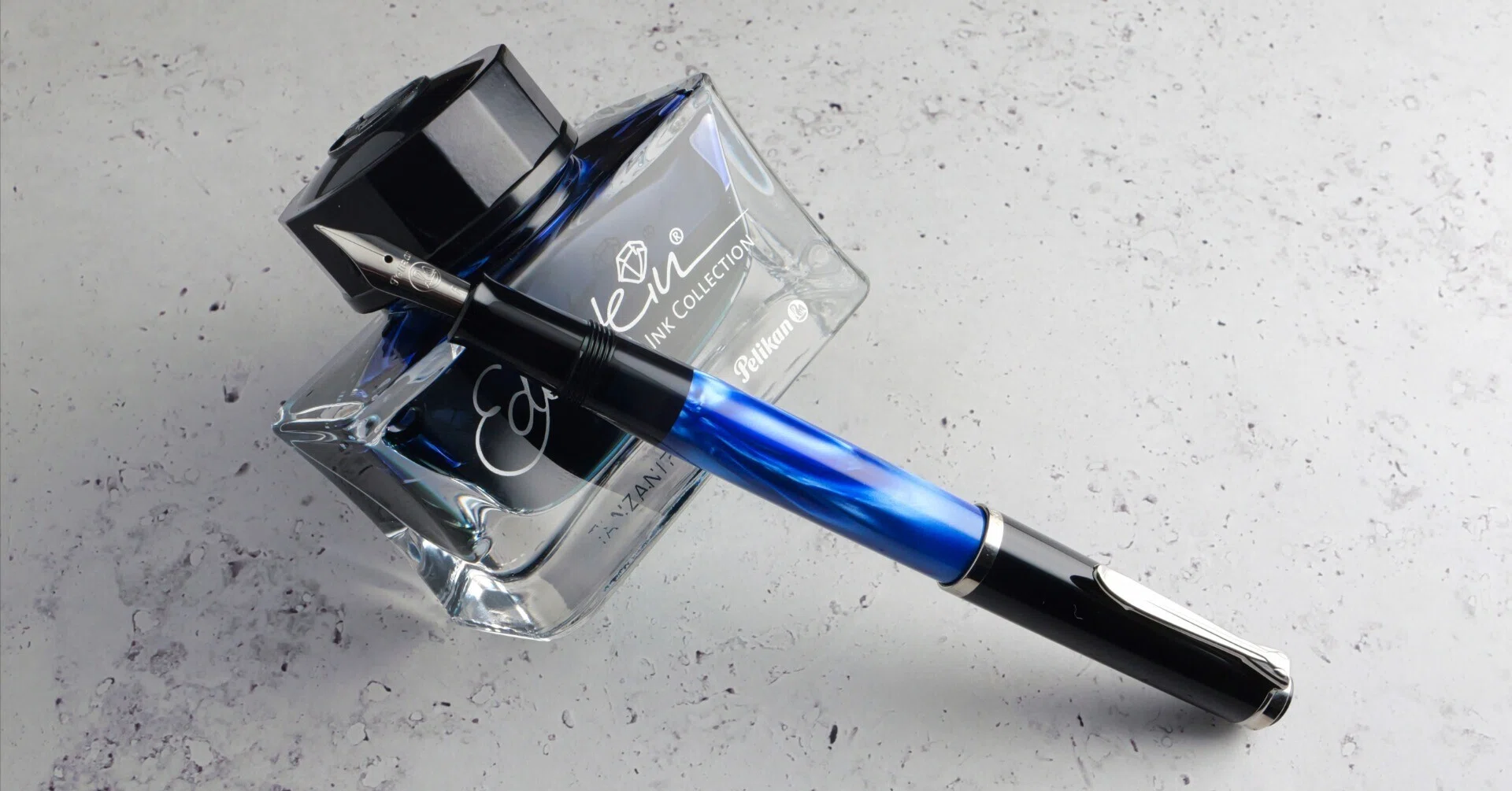 美しさには抗えない - Pelikan Classic M205 Blue Marbled｜Hideo Takehara