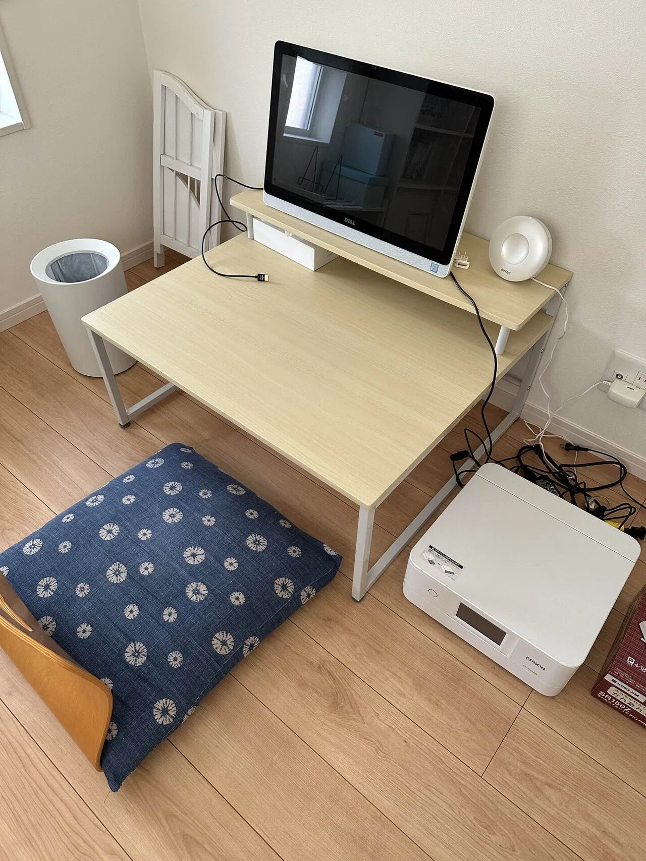 IKEAで買ったデスクの色がイメージと違いすぎたので、リメイクしてみた